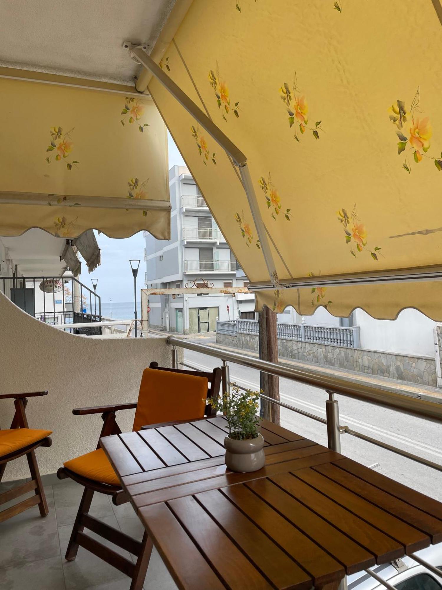 Dt Luxury Apartment Néa Péramos Esterno foto