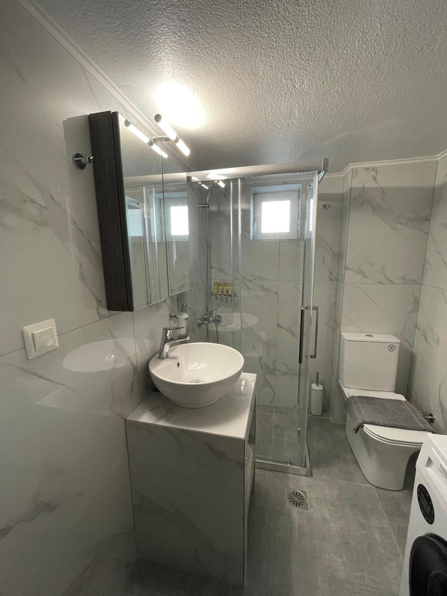 Dt Luxury Apartment Néa Péramos Esterno foto